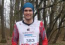 Nico Debus holt sich den Titel auf der Langstrecke bei den Kreismeisterschaften im Waldlauf in Langgöns-Oberkleen und bei den Lahn-Dill-Meisterschaften in Linden